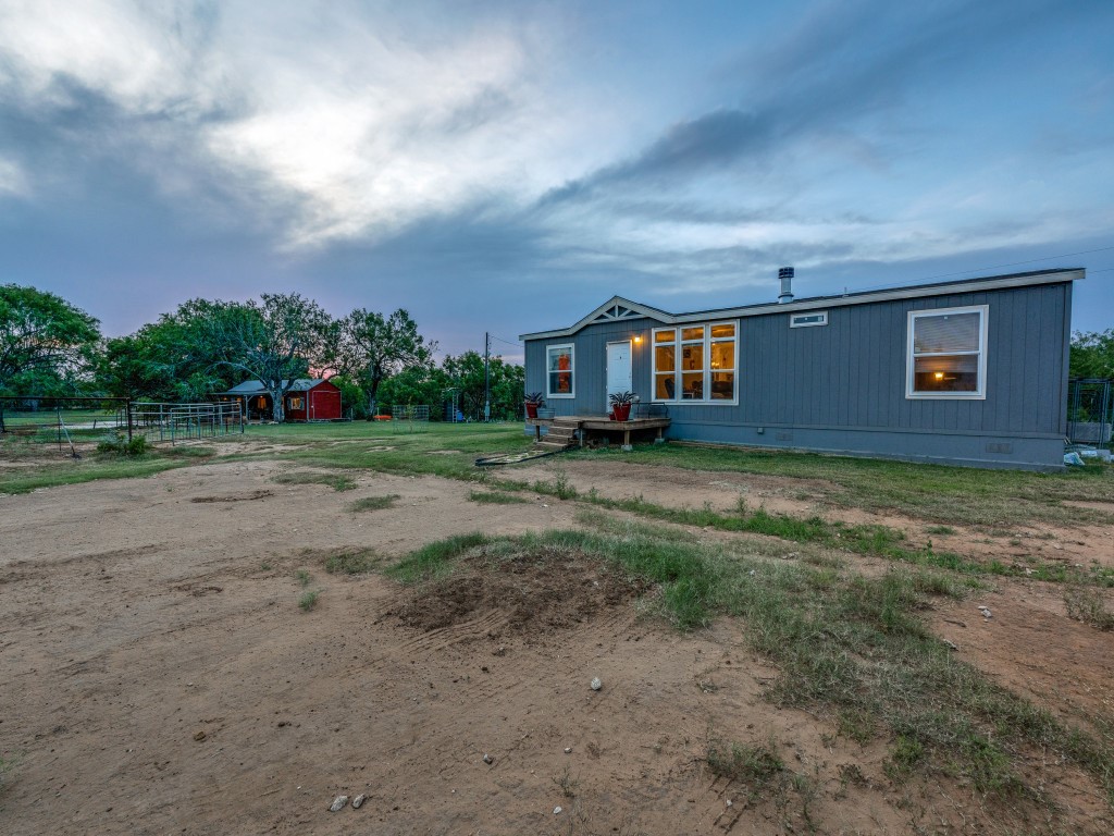 2831 County Road 430 Pleasanton TX 78064