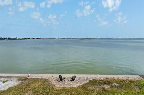 135 Lakeshore Drive Rockport TX 78382