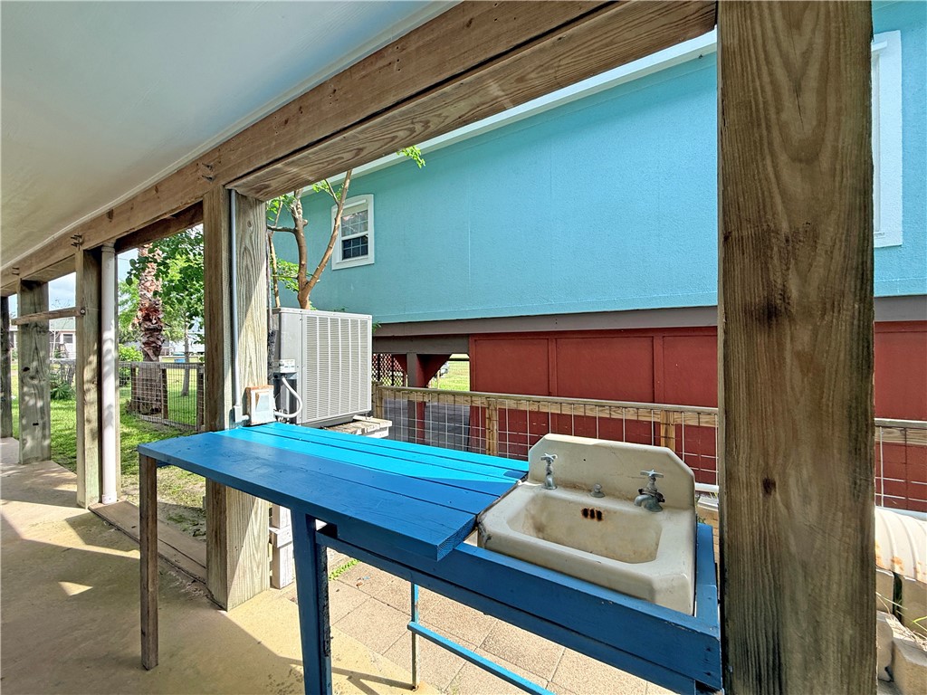 1312 S Live Oak Street Rockport TX 78382