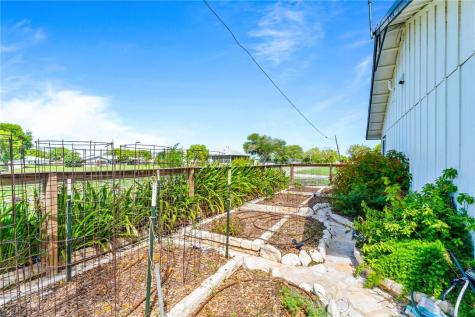 202 N Hynes Street Austwell TX 77950