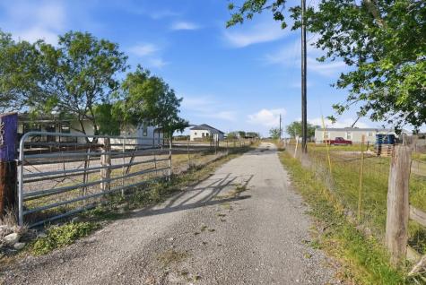 264 Cr 3522 Creek Orange Grove TX 78372