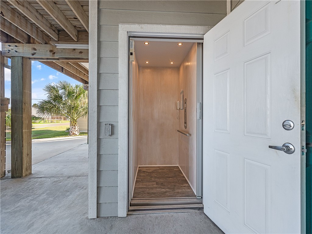 413 6th Street Port Aransas TX 78373