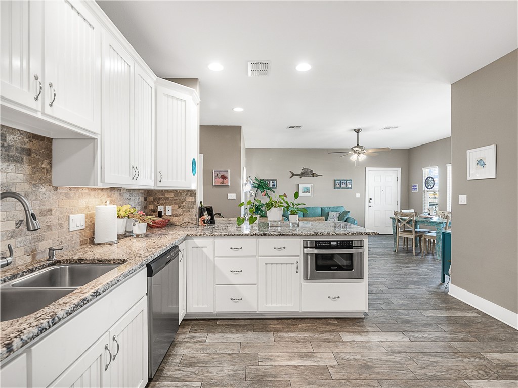 413 6th Street Port Aransas TX 78373