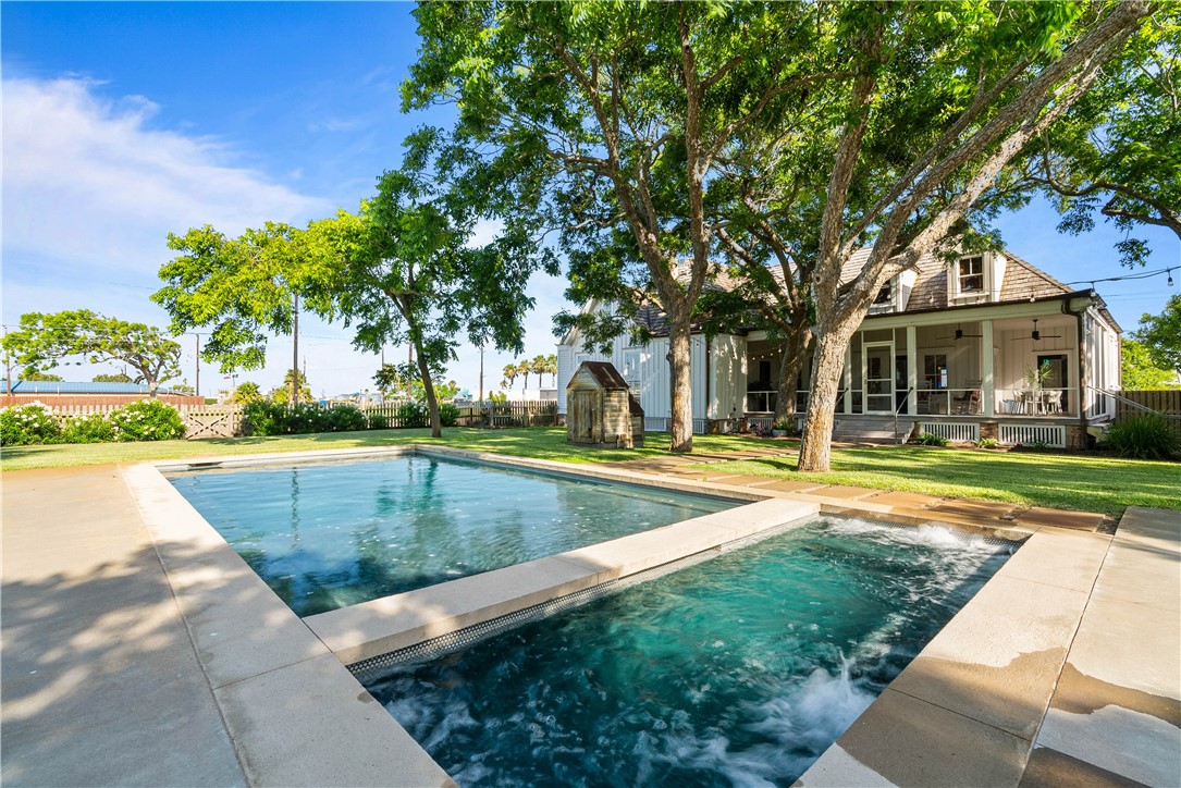 203 N Magnolia Street Rockport TX 78382