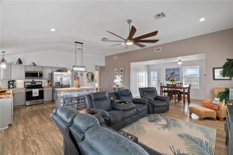 341-342 W Misty Oak Rockport TX 78382