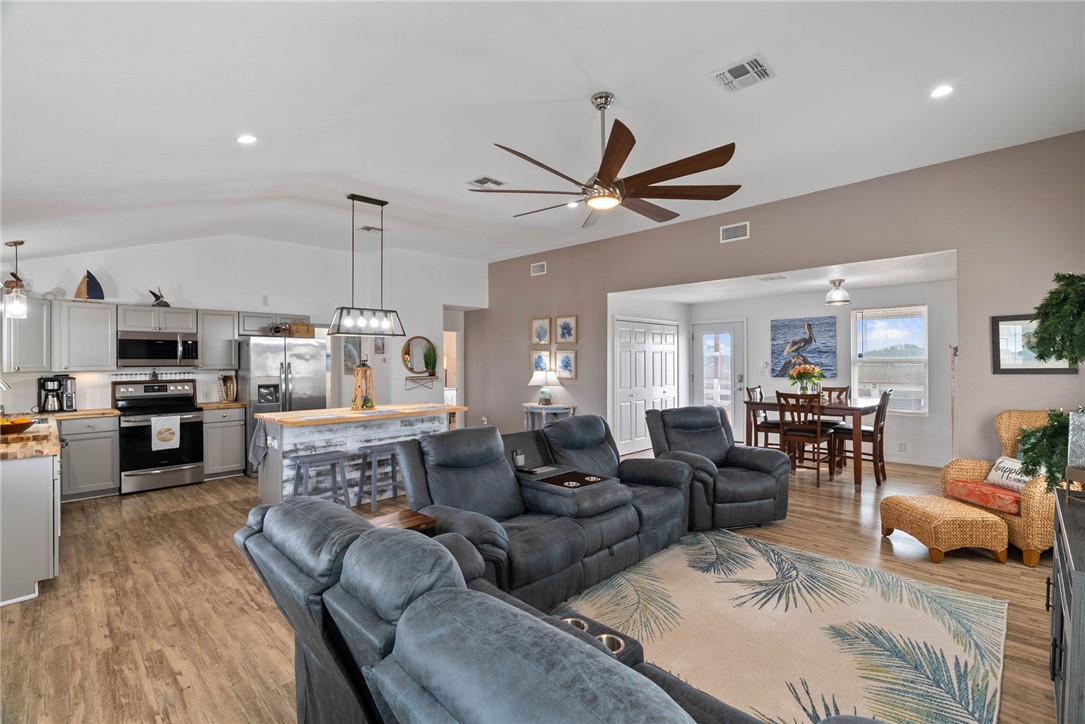 341-342 W Misty Oak Rockport TX 78382