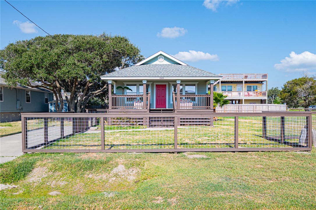 1323 S Live Oak Street Rockport TX 78382