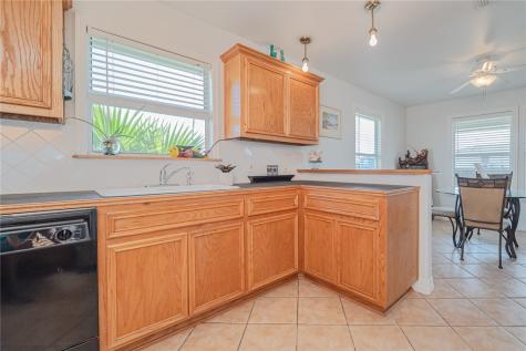 1323 S Live Oak Street Rockport TX 78382