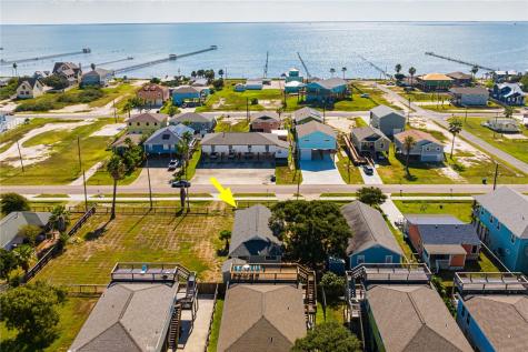 1323 S Live Oak Street Rockport TX 78382