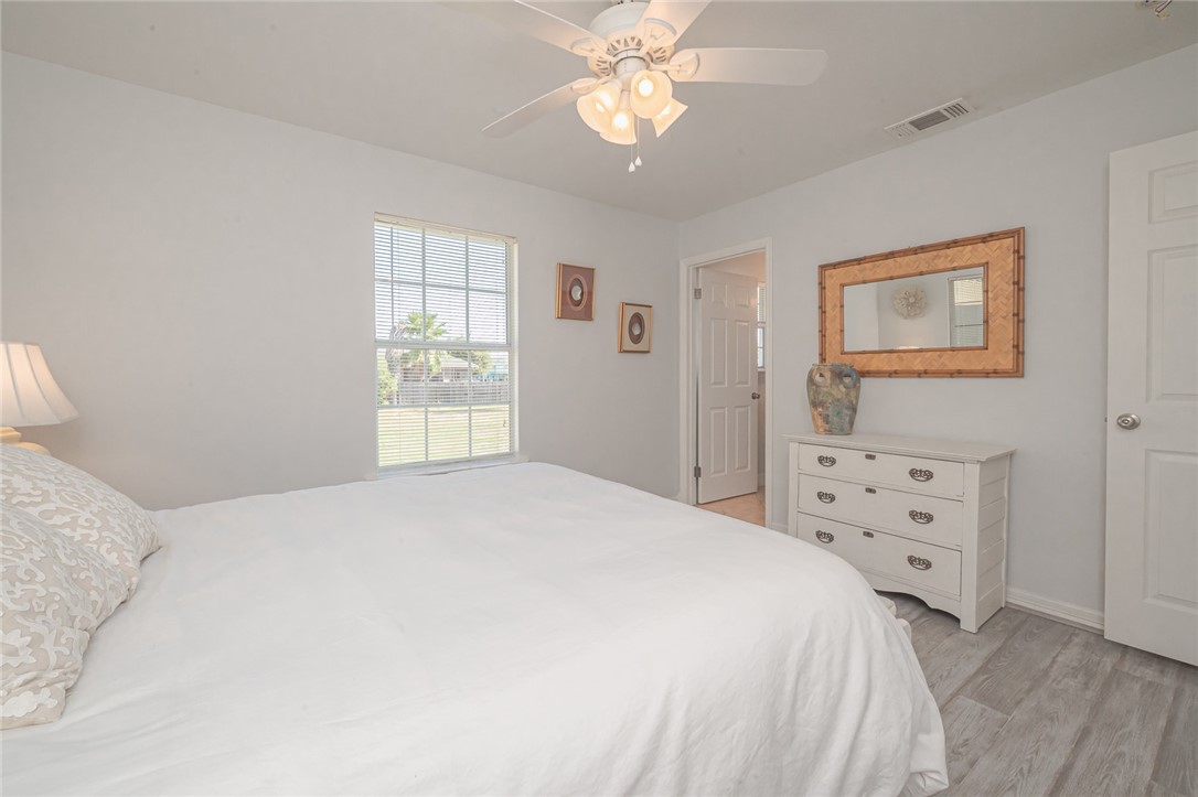 1323 S Live Oak Street Rockport TX 78382