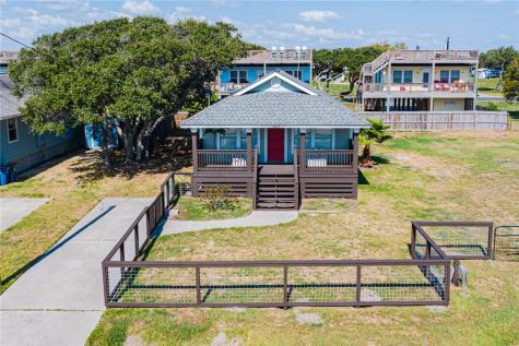 1323 S Live Oak Street Rockport TX 78382