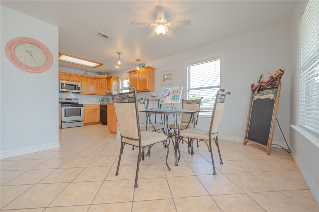 1323 S Live Oak Street Rockport TX 78382