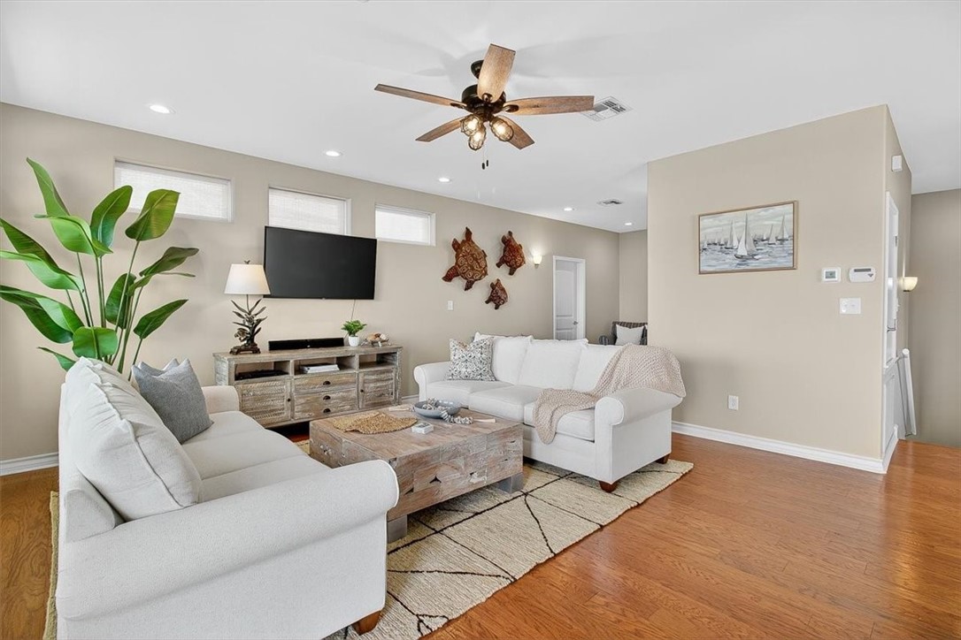 853 Oceanside Drive Port Aransas TX 78373