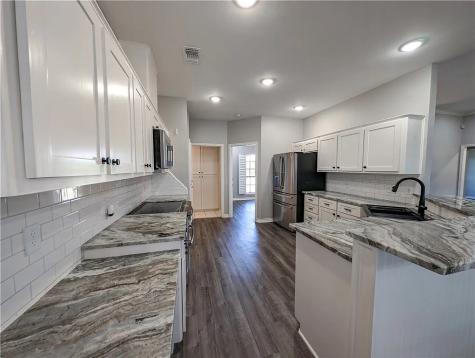 100 Lone Oak Street Portland TX 78374