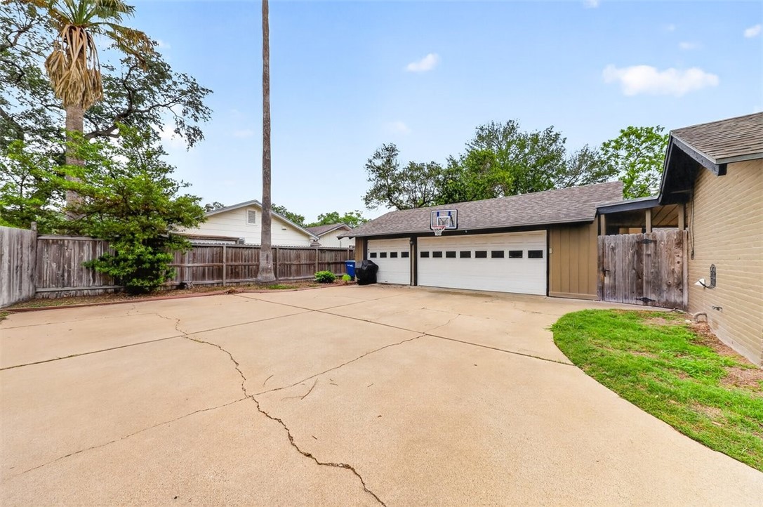 4950 Oakmont Drive Corpus Christi TX 78413