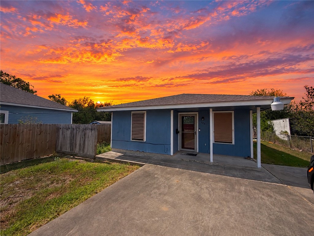 125 Mohawk Street Corpus Christi TX 78405