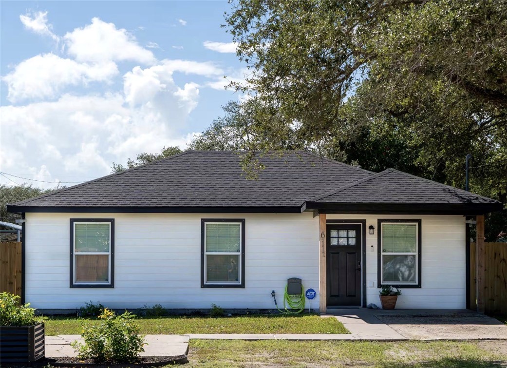 611 N Kossuth Street Rockport TX 78382