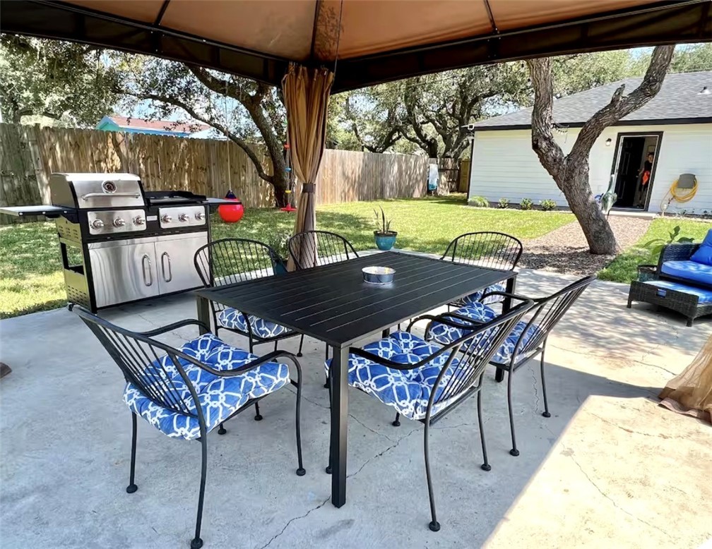 611 N Kossuth Street Rockport TX 78382