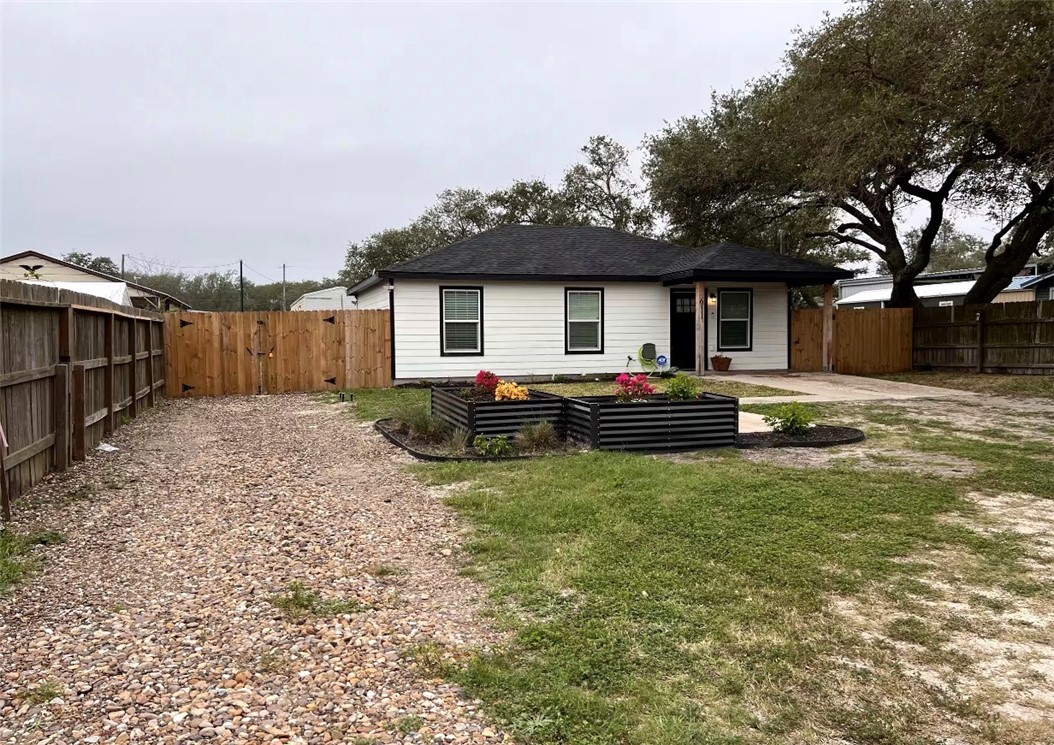 611 N Kossuth Street Rockport TX 78382