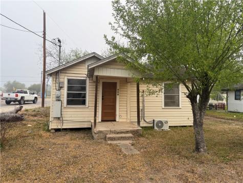 603 E Mesquite Street Benavides TX 78341