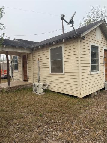 603 E Mesquite Street Benavides TX 78341