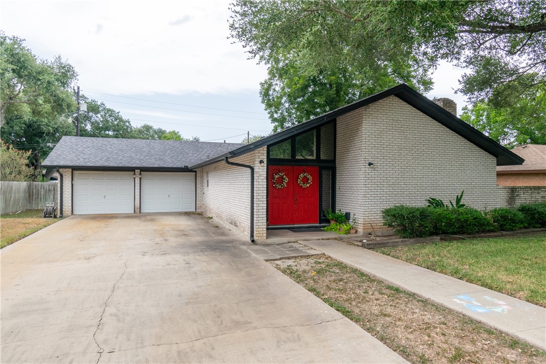 1604 Olmos Circle Alice TX 78332