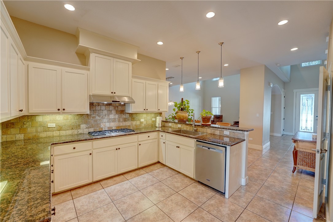 107 Frontenac Rockport TX 78382