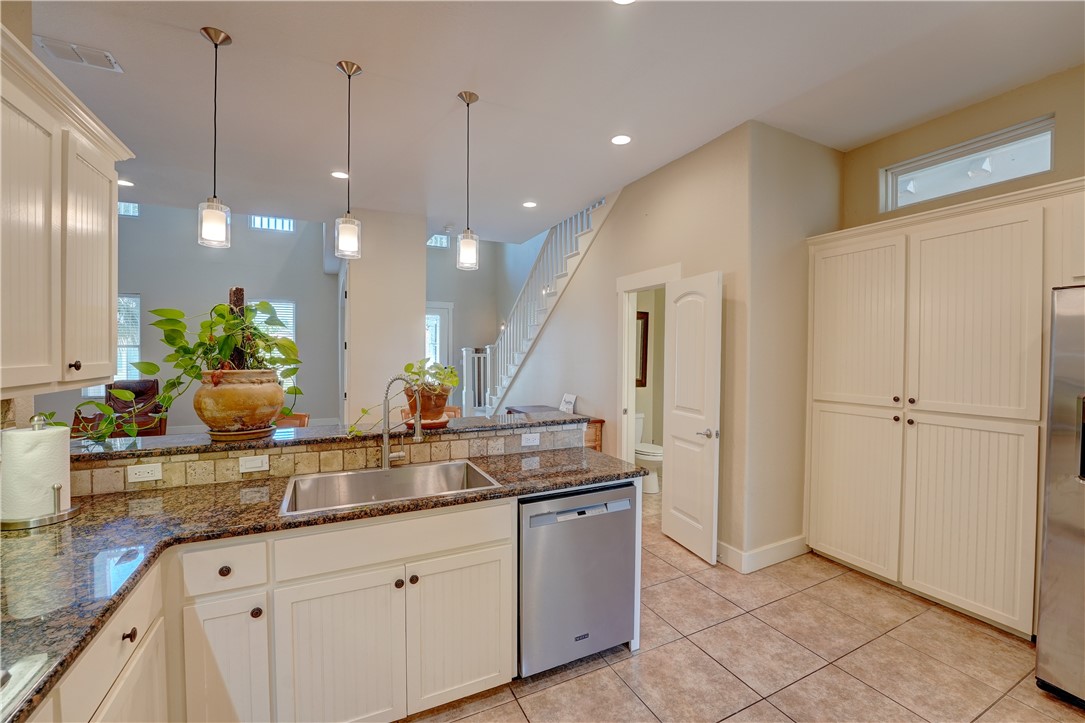 107 Frontenac Rockport TX 78382