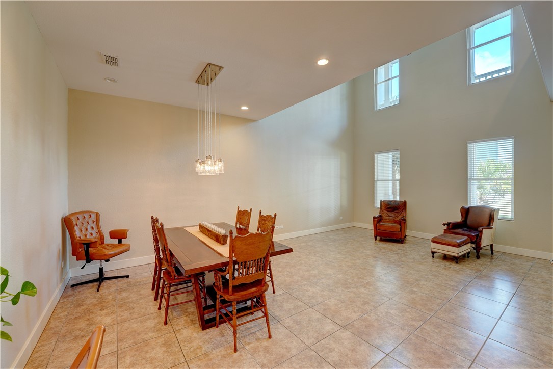 107 Frontenac Rockport TX 78382