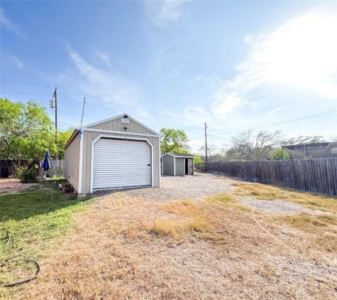 3927 Boyd Avenue Kingsville TX 78363