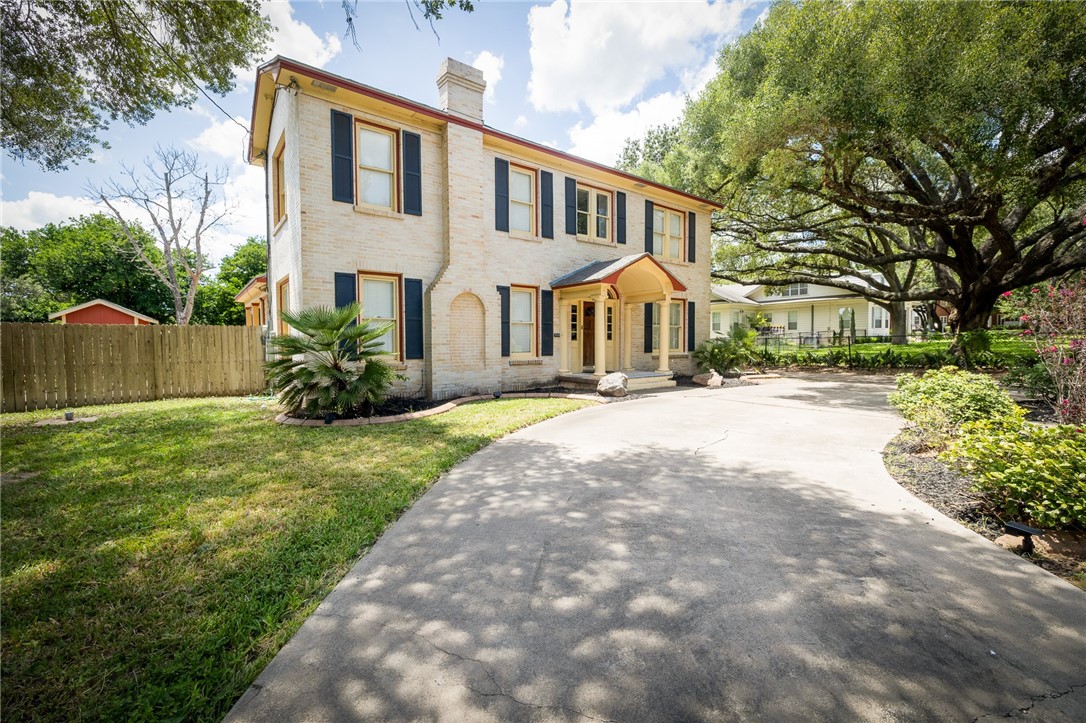 1107 N Adams Street Beeville TX 78102