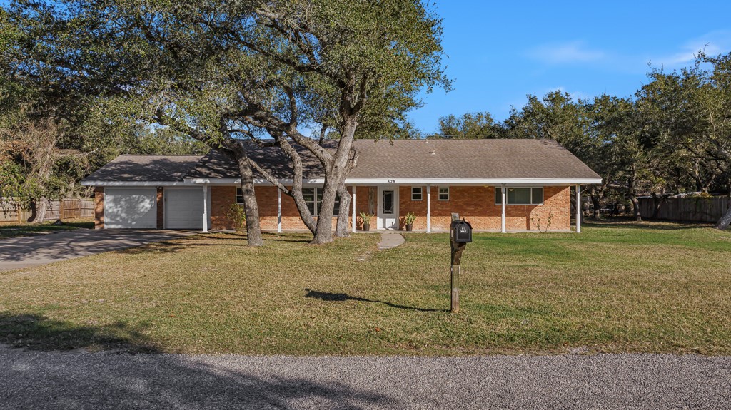 828 Oak Avenue Rockport TX 78382