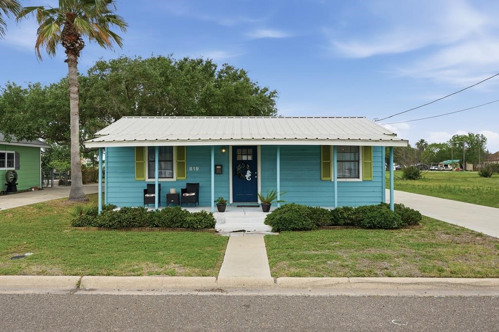 819 S Church Street Rockport TX 78382