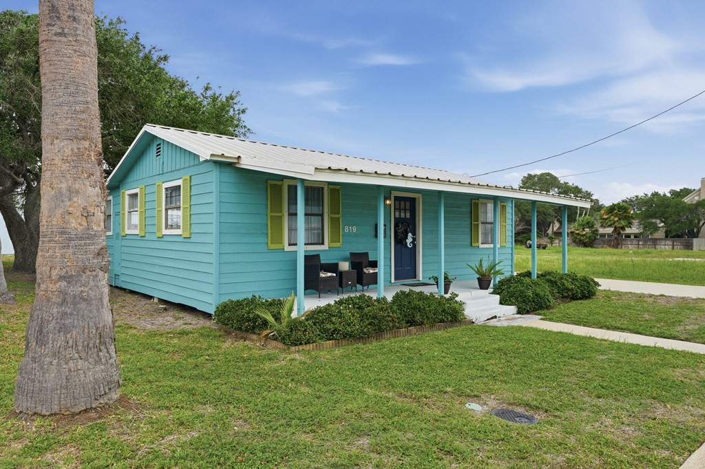 819 S Church Street Rockport TX 78382