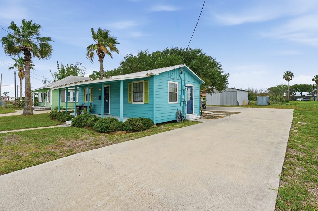 819 S Church Street Rockport TX 78382