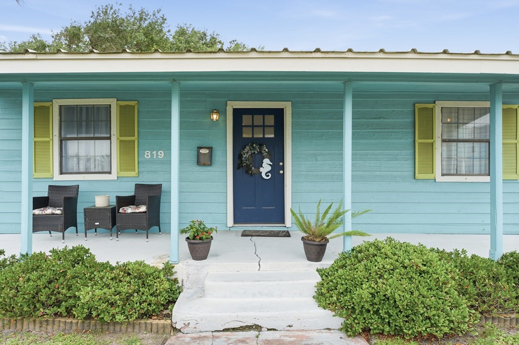 819 S Church Street Rockport TX 78382