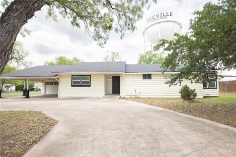 306 W Hutchinson Street Beeville TX 78102