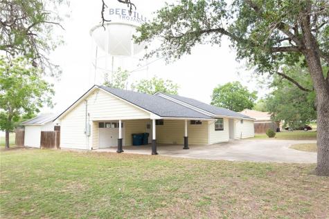 306 W Hutchinson Street Beeville TX 78102