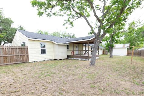 306 W Hutchinson Street Beeville TX 78102