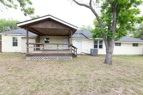 306 W Hutchinson Street Beeville TX 78102