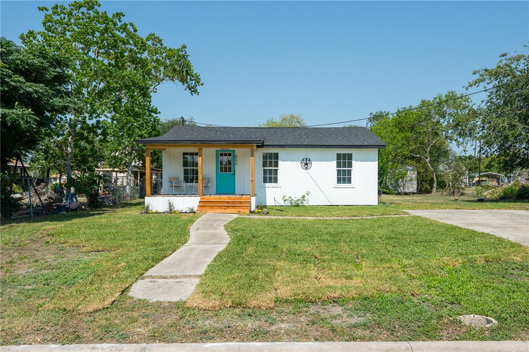 606 Avenue F Sinton TX 78387