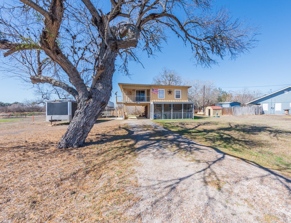 167 Buckeye Knoll Road George West TX 78022