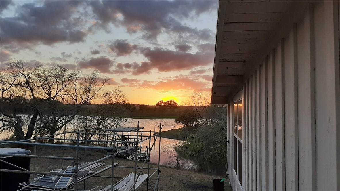 167 Buckeye Knoll Road George West TX 78022