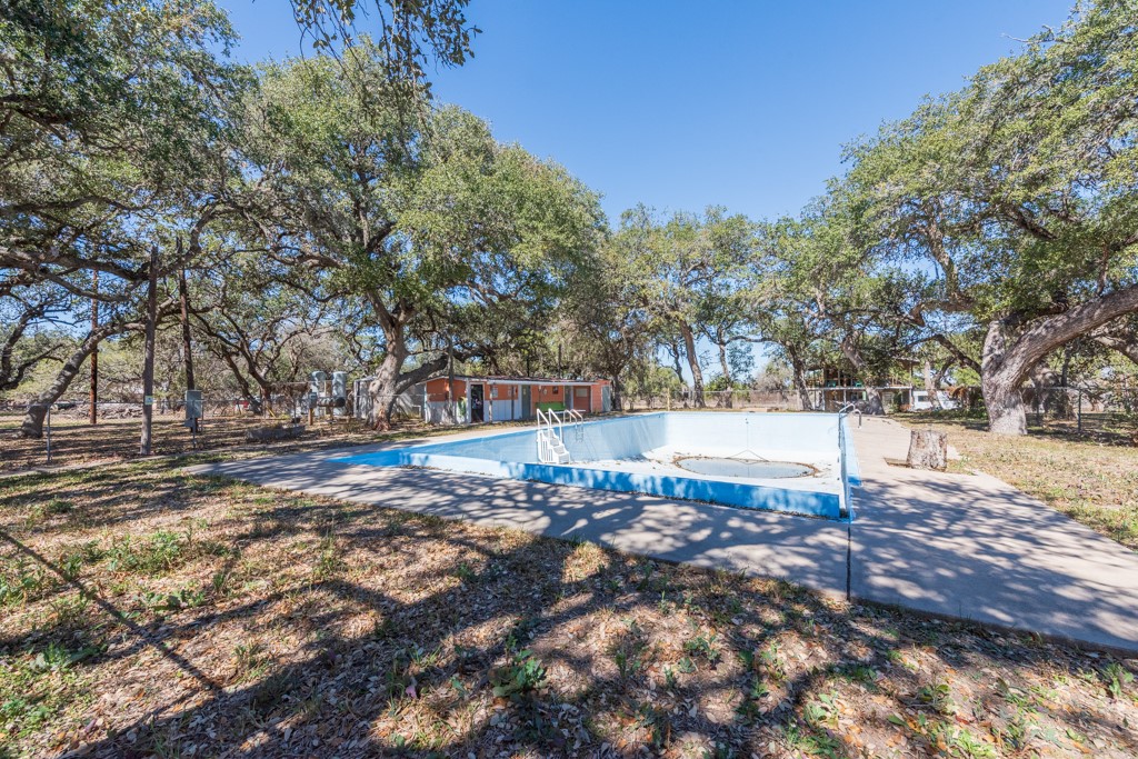 167 Buckeye Knoll Road George West TX 78022