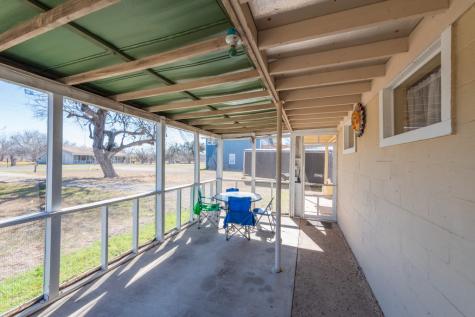 167 Buckeye Knoll Road George West TX 78022