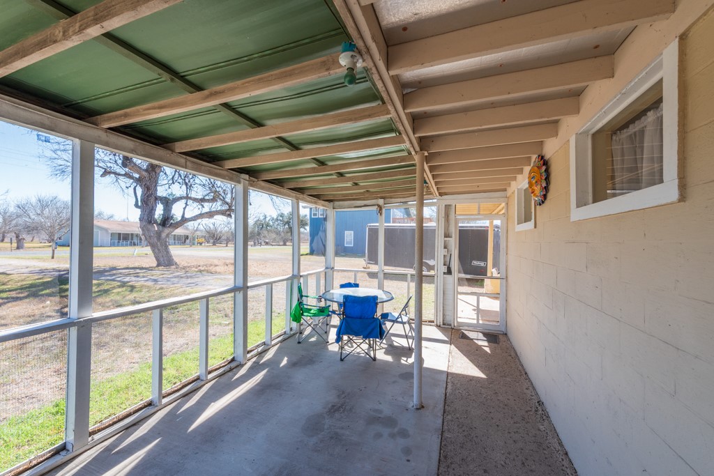 167 Buckeye Knoll Road George West TX 78022