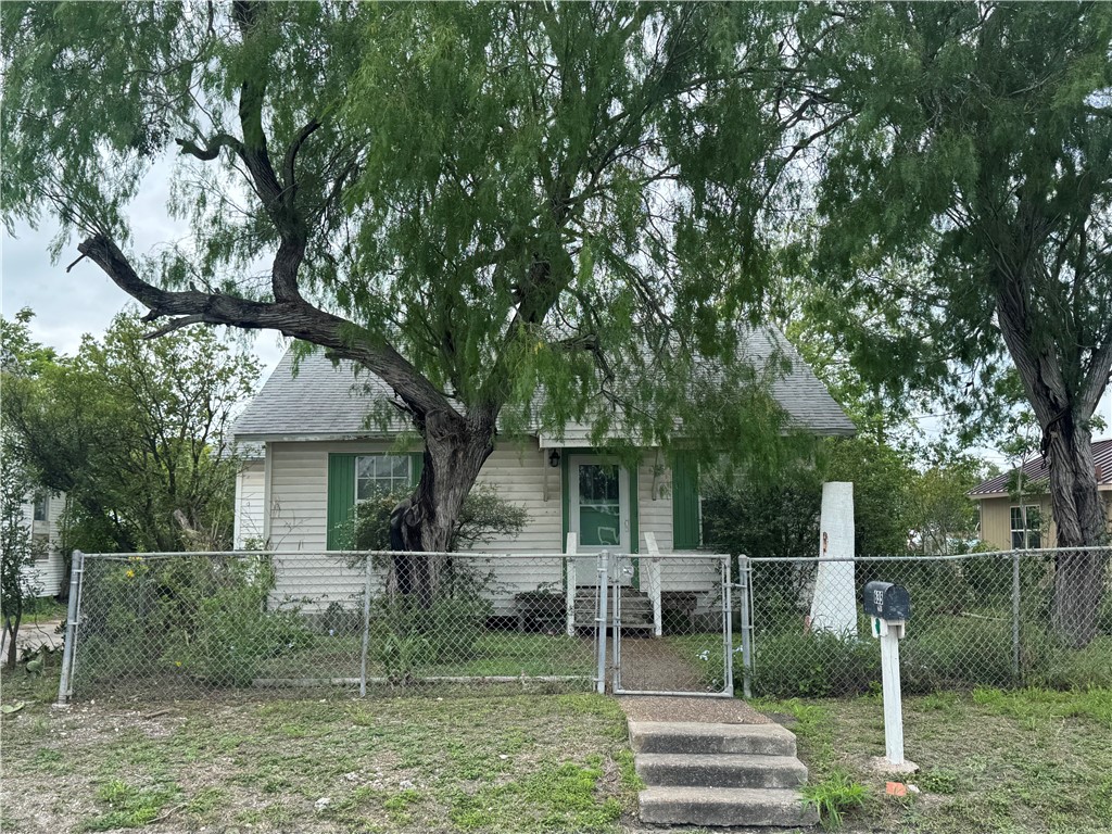 635 Victoria Avenue Taft TX 78390