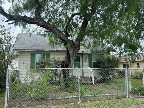 635 Victoria Avenue Taft TX 78390