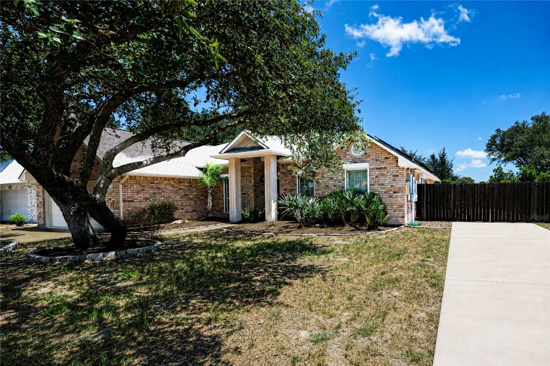 412 Fairway Oaks Street Rockport TX 78382