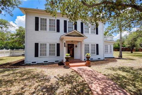 203 S Bowie Street Sinton TX 78387